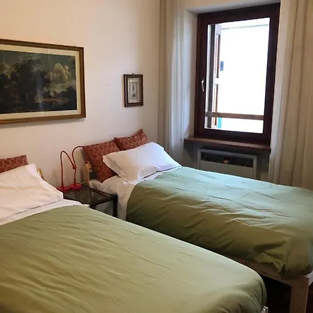 Apartment Delle Erbe 4 *