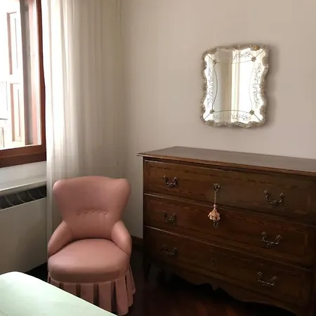 Apartment Delle Erbe 4 *