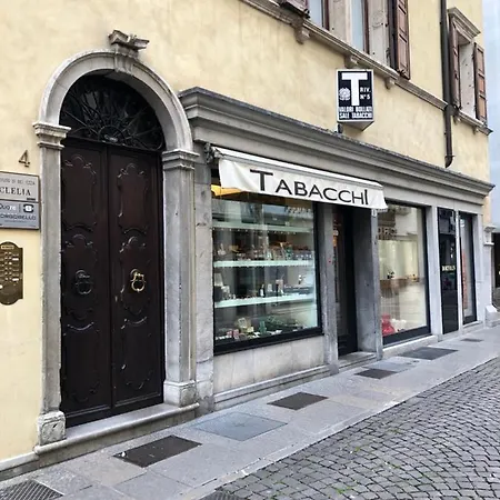 Delle Erbe 4 *